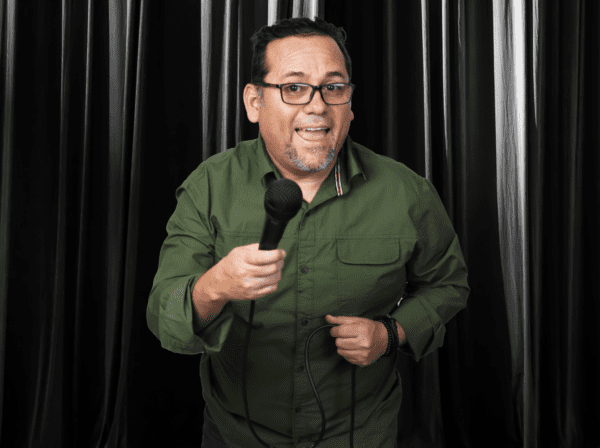 ¡Sábado de Improv & Stand Up Comedy en el Rincón del Steak!🎤🤣 2 Diciembre