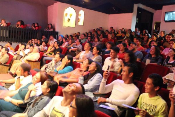 “Una Date casi Perfecta 🎤 Stand-Up & Improv Comedy Show
